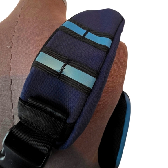 Oakley Utility One Shoulder Bag 921432 Mens Foggy Blue NWT - Picture 10 of 14